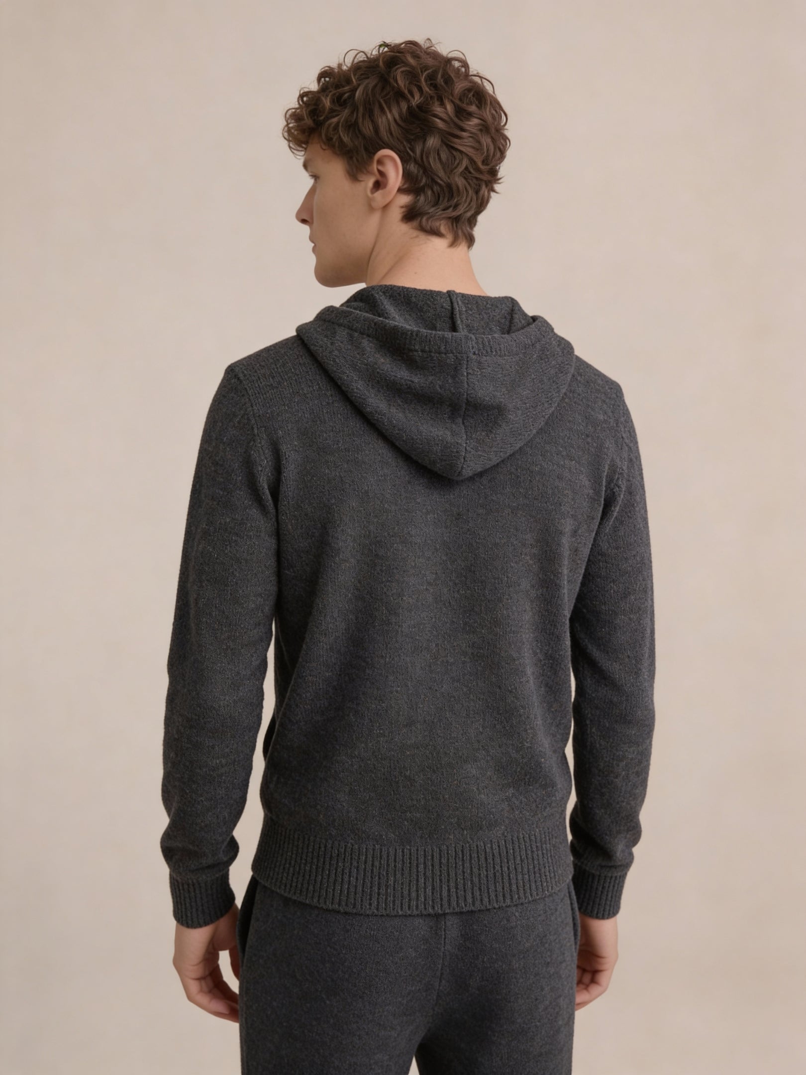 Alonzo - Conjunto de Firma Gris Oscuro con Capucha