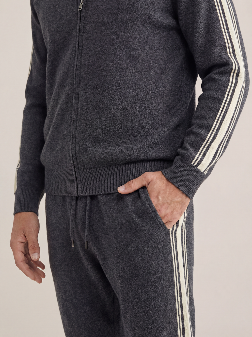 Daniel - Conjunto de Firma Gris Oscuro con Capucha