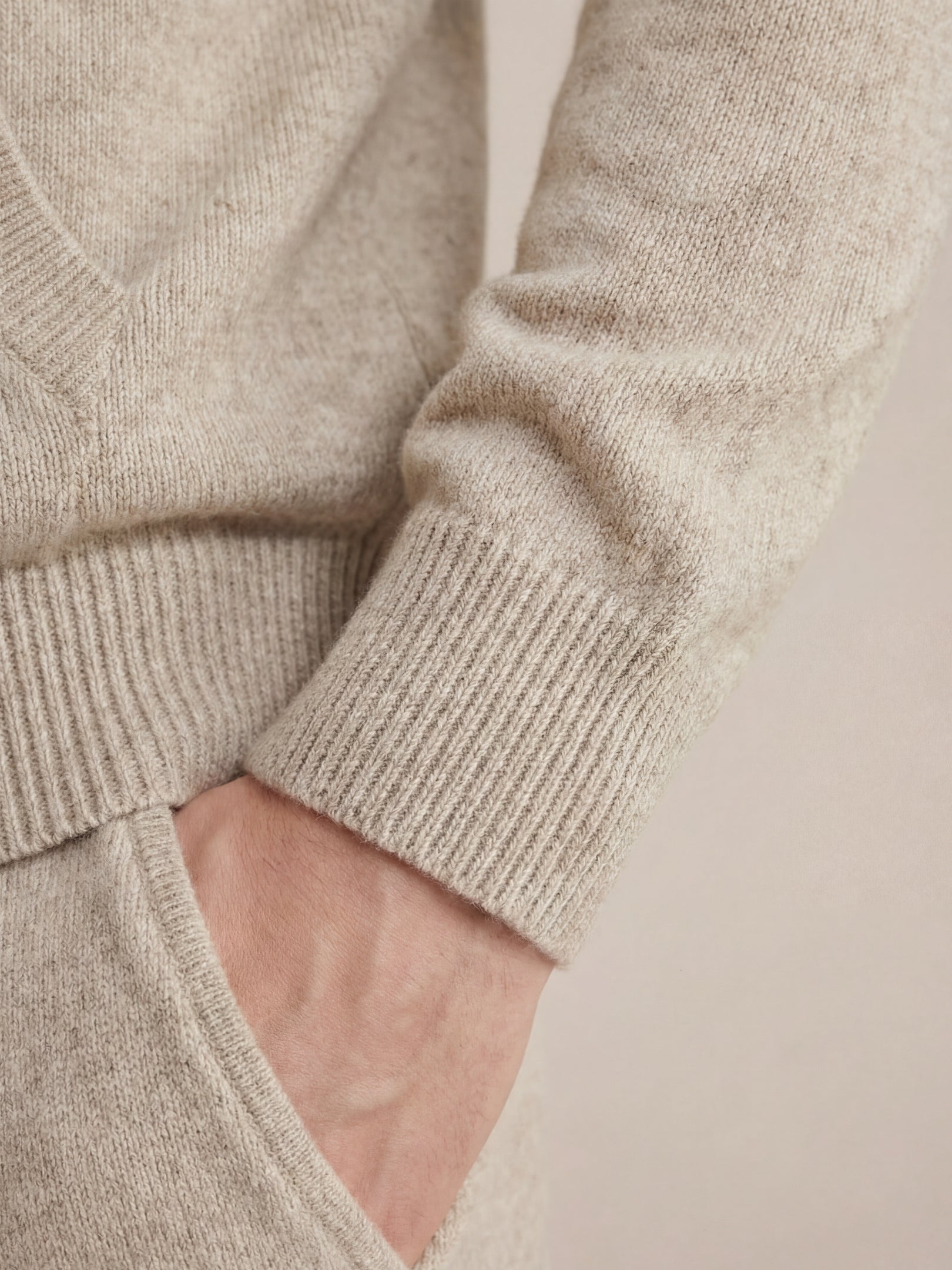 Eduardo - Conjunto de Firma Beige con Capucha
