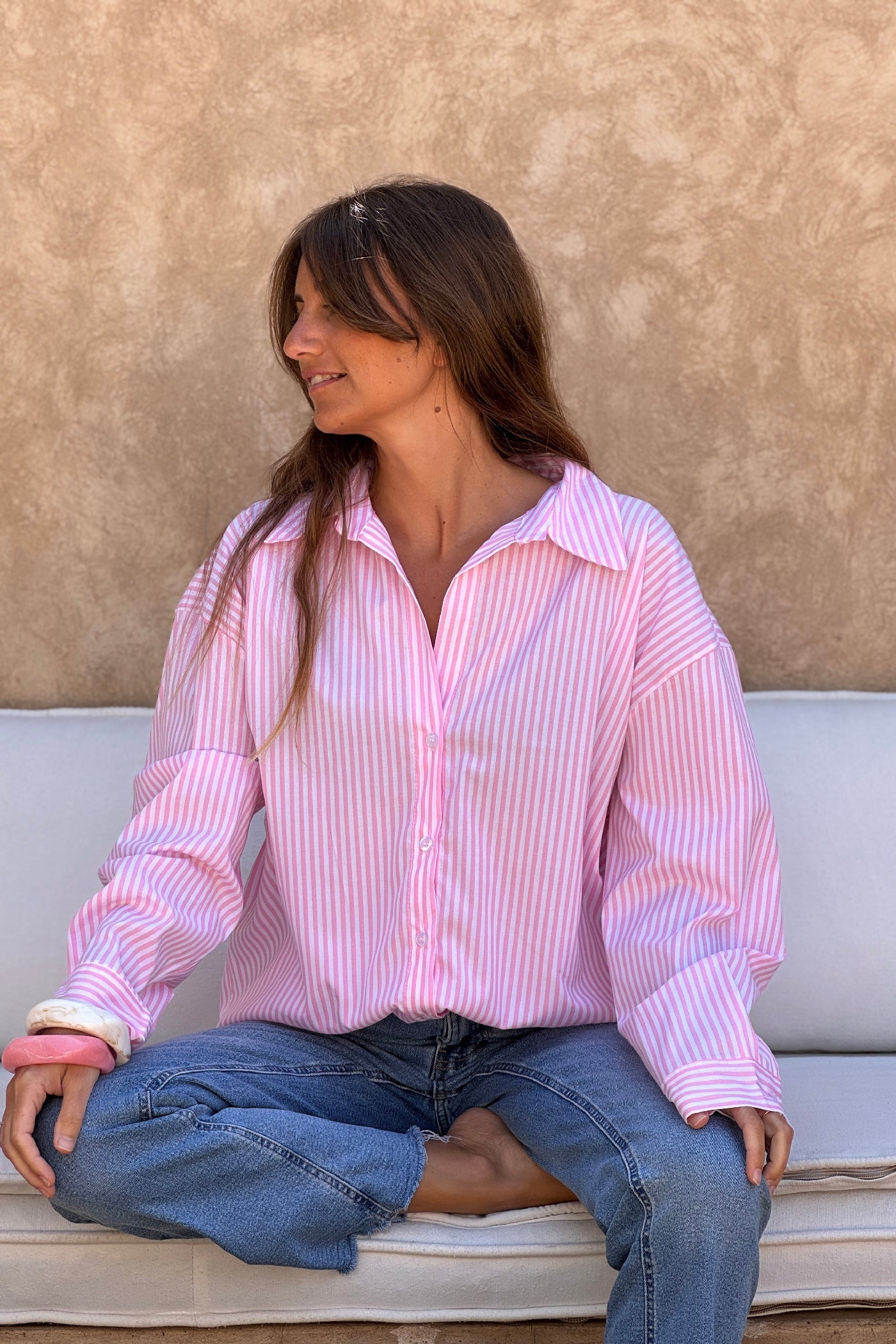 Noelia - Camisa holgada a rayas rosas con bordado «Iconic Club»