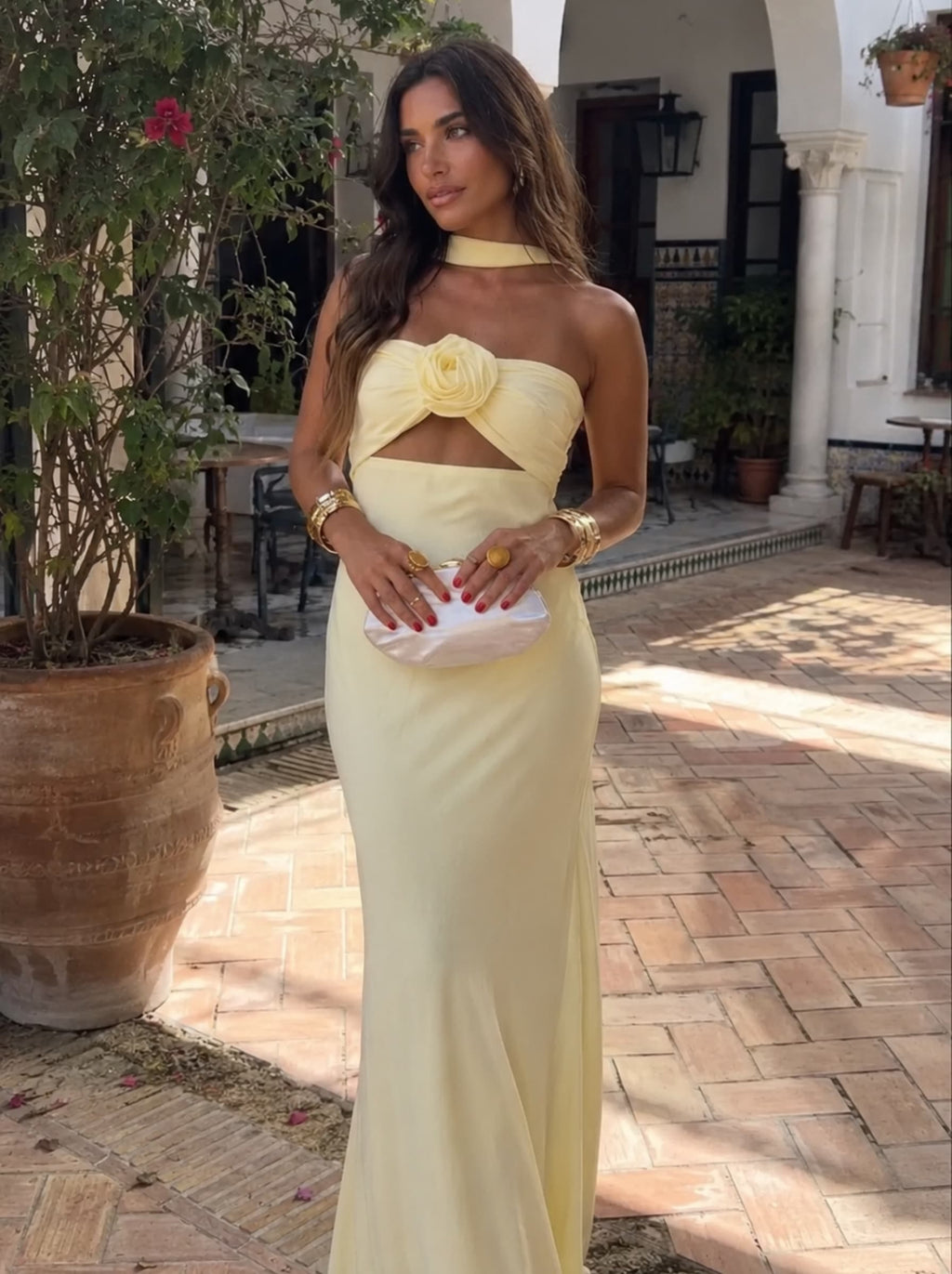 Uma - Vestido Maxi Halter con Rosa Corsage