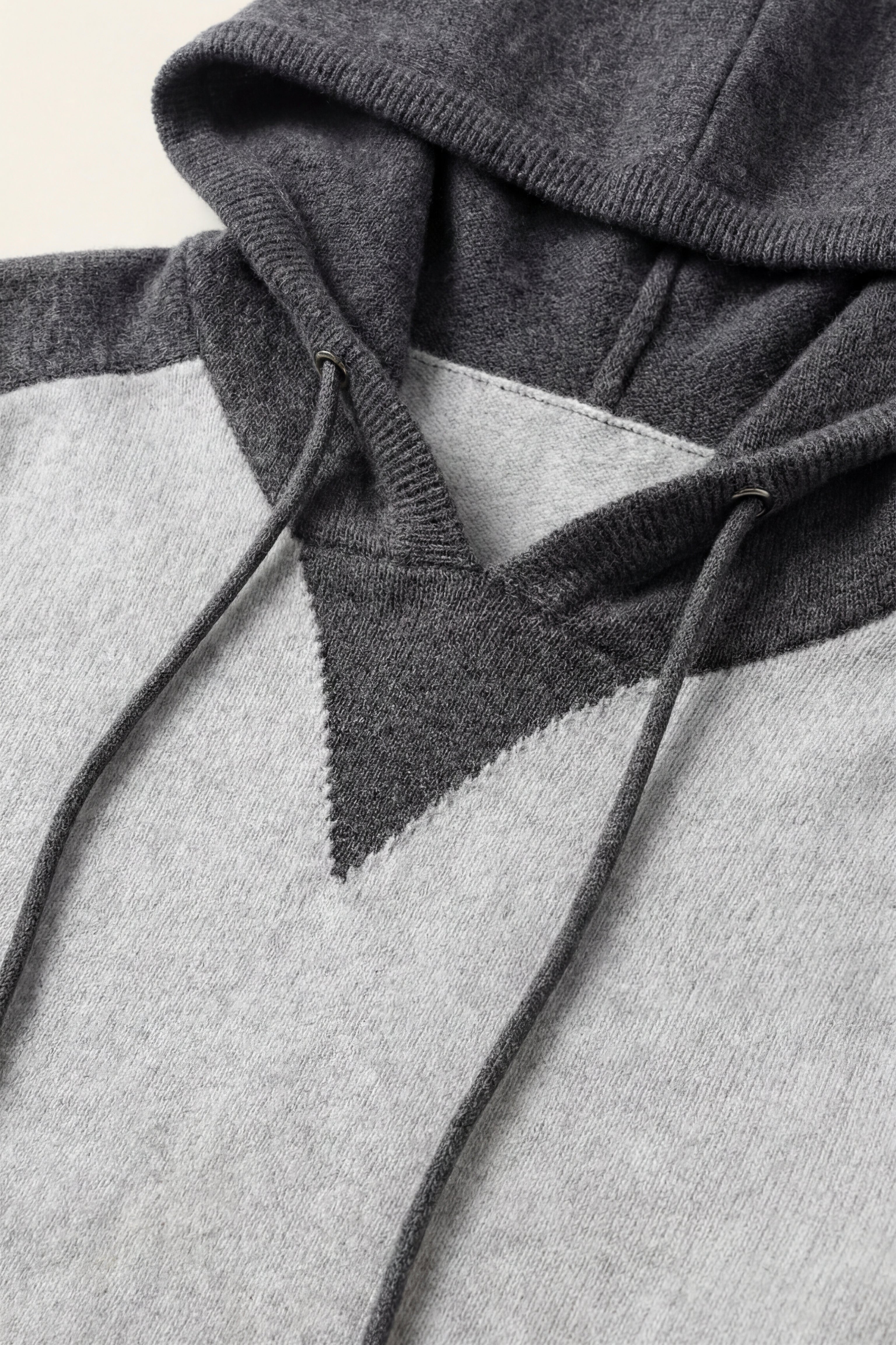 Cesar - Conjunto de Firma Gris con Capucha