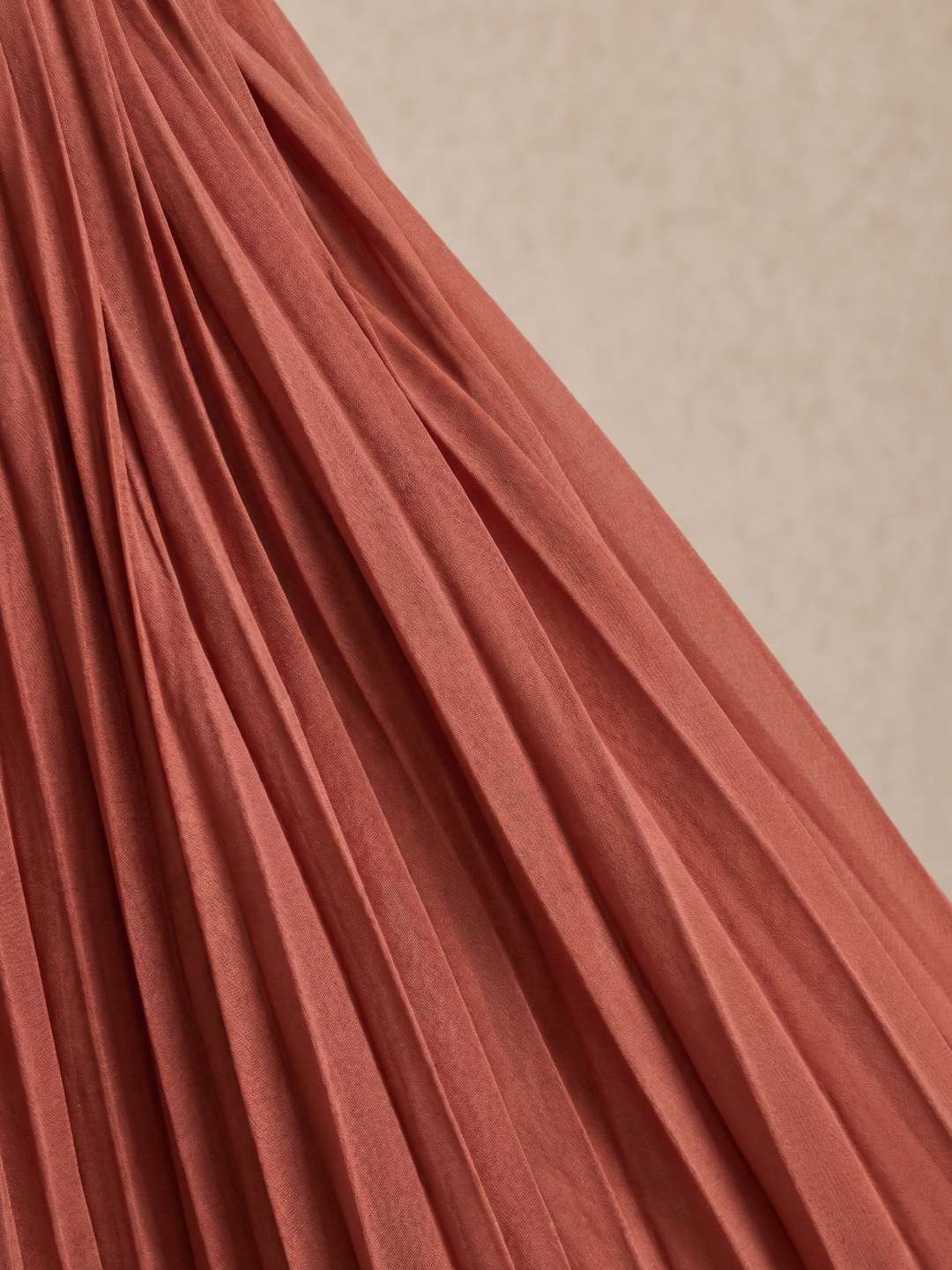 Paula - Vestido midi plisado con escote en V