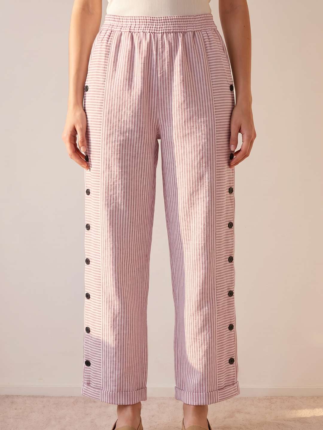 Milagros - Pantalón recto de rayas con botones laterales
