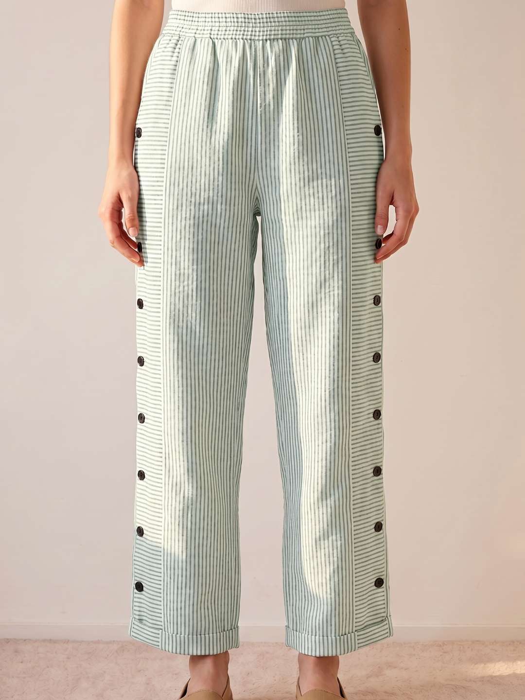 Milagros - Pantalón recto de rayas con botones laterales