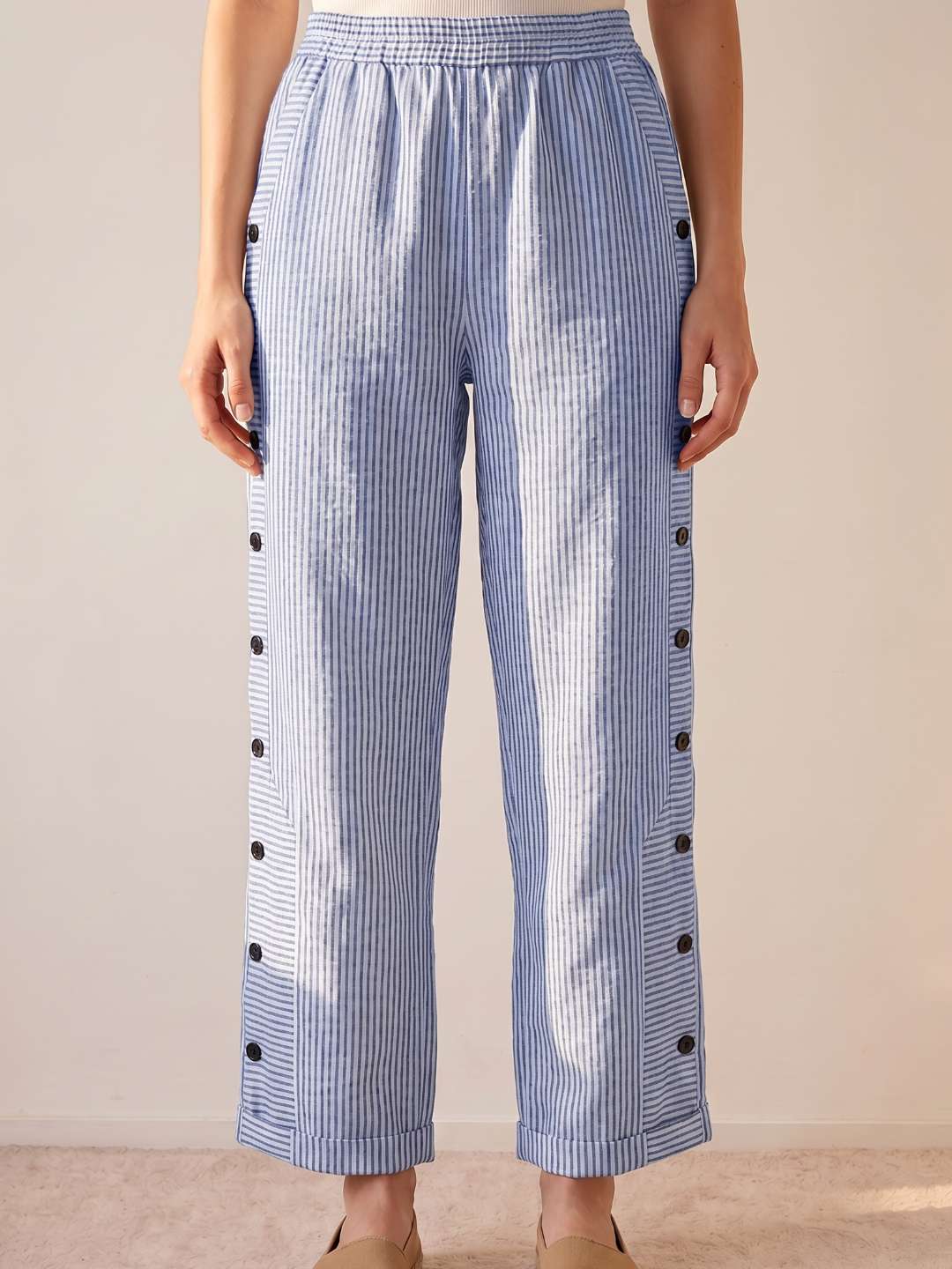 Milagros - Pantalón recto de rayas con botones laterales