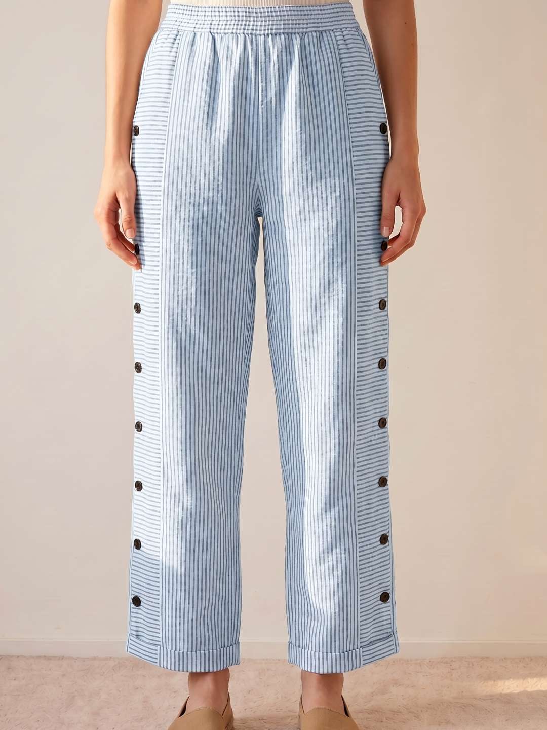 Milagros - Pantalón recto de rayas con botones laterales