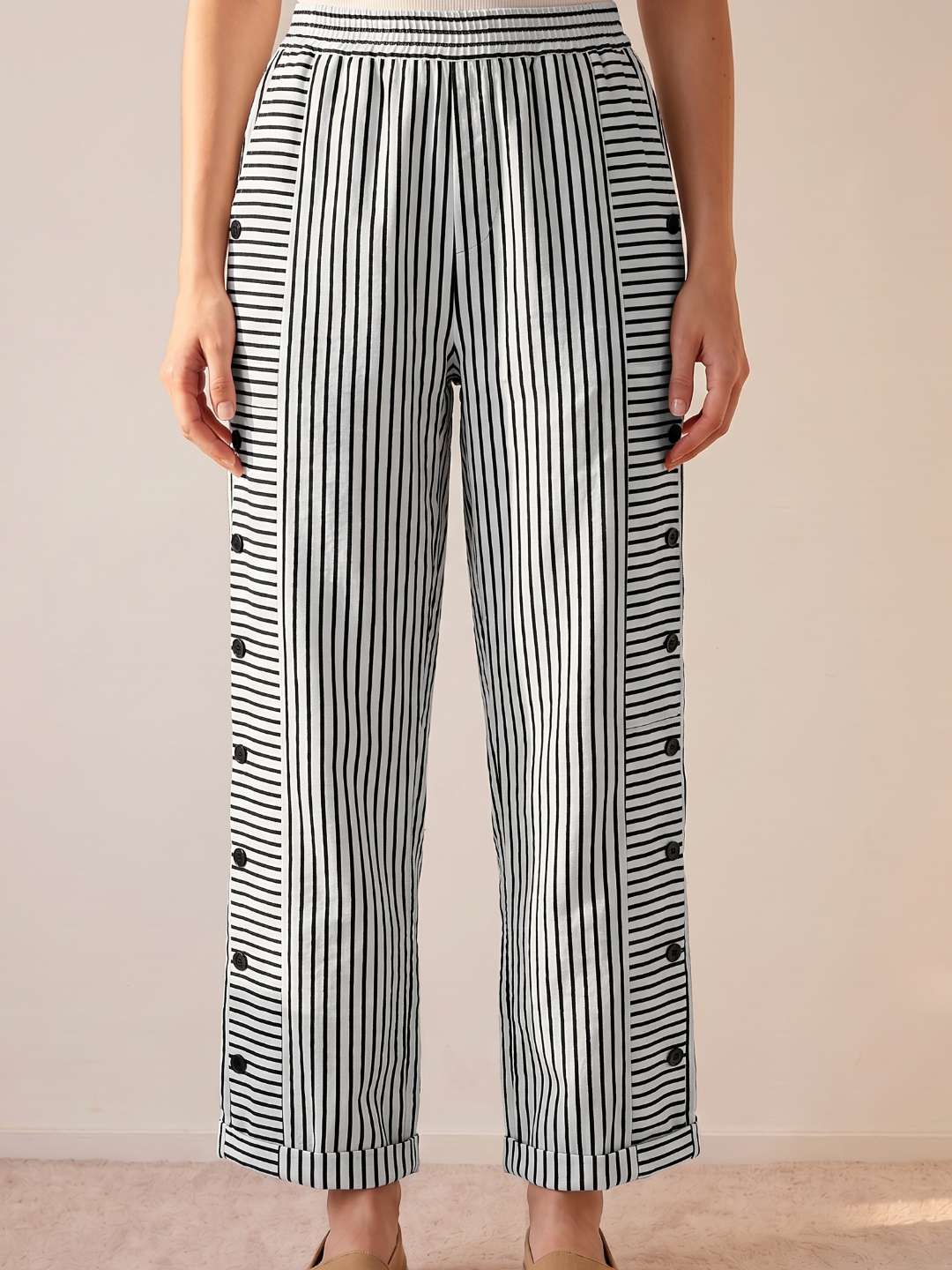 Milagros - Pantalón recto de rayas con botones laterales