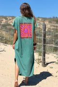Freya - Vestido largo y cómodo de algodón elástico en color verde deslavado, con cuello en V y estampado de soles