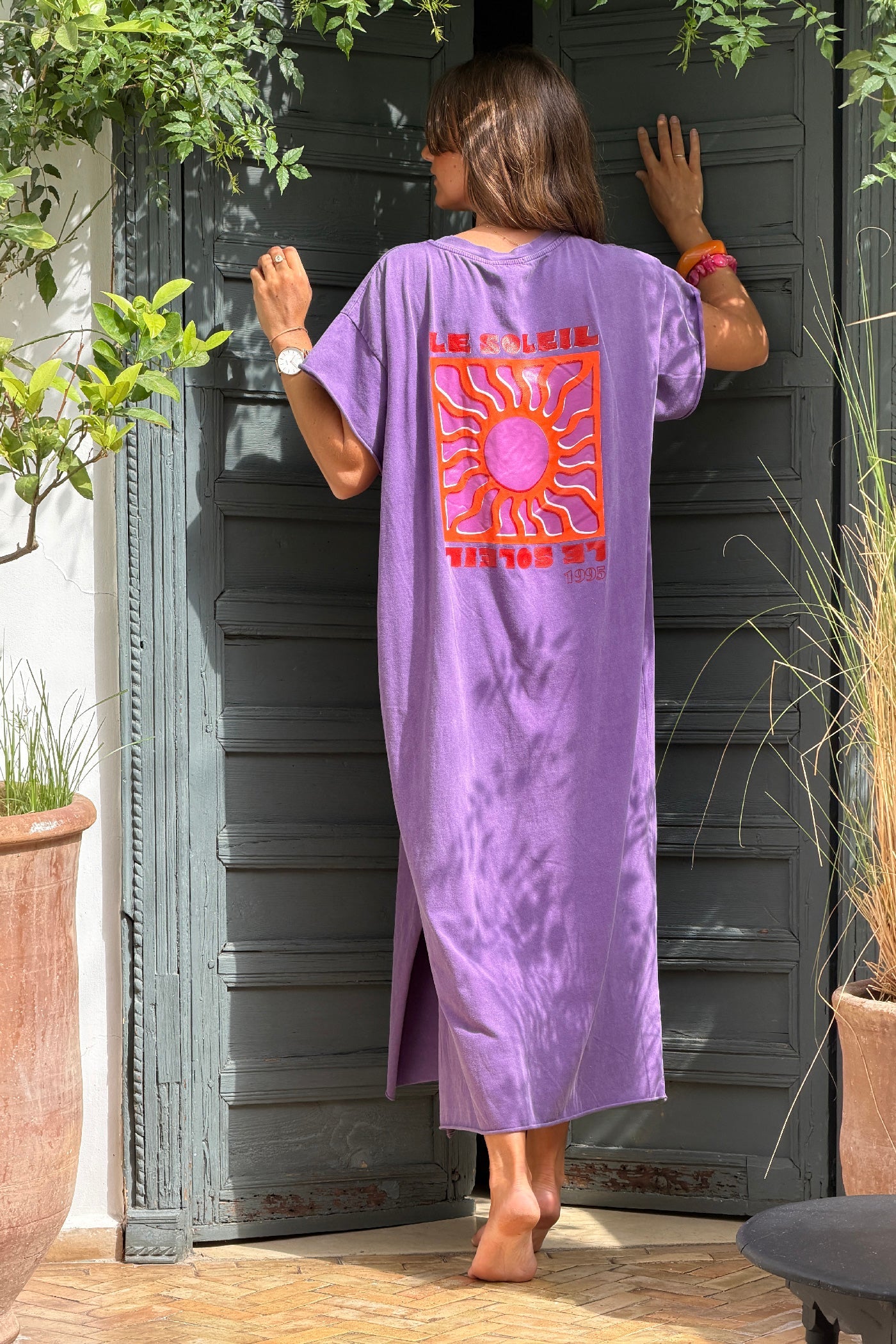 Vanina - Vestido largo y cómodo de color violeta deslavado, de algodón elástico, con cuello en V y estampado de soles