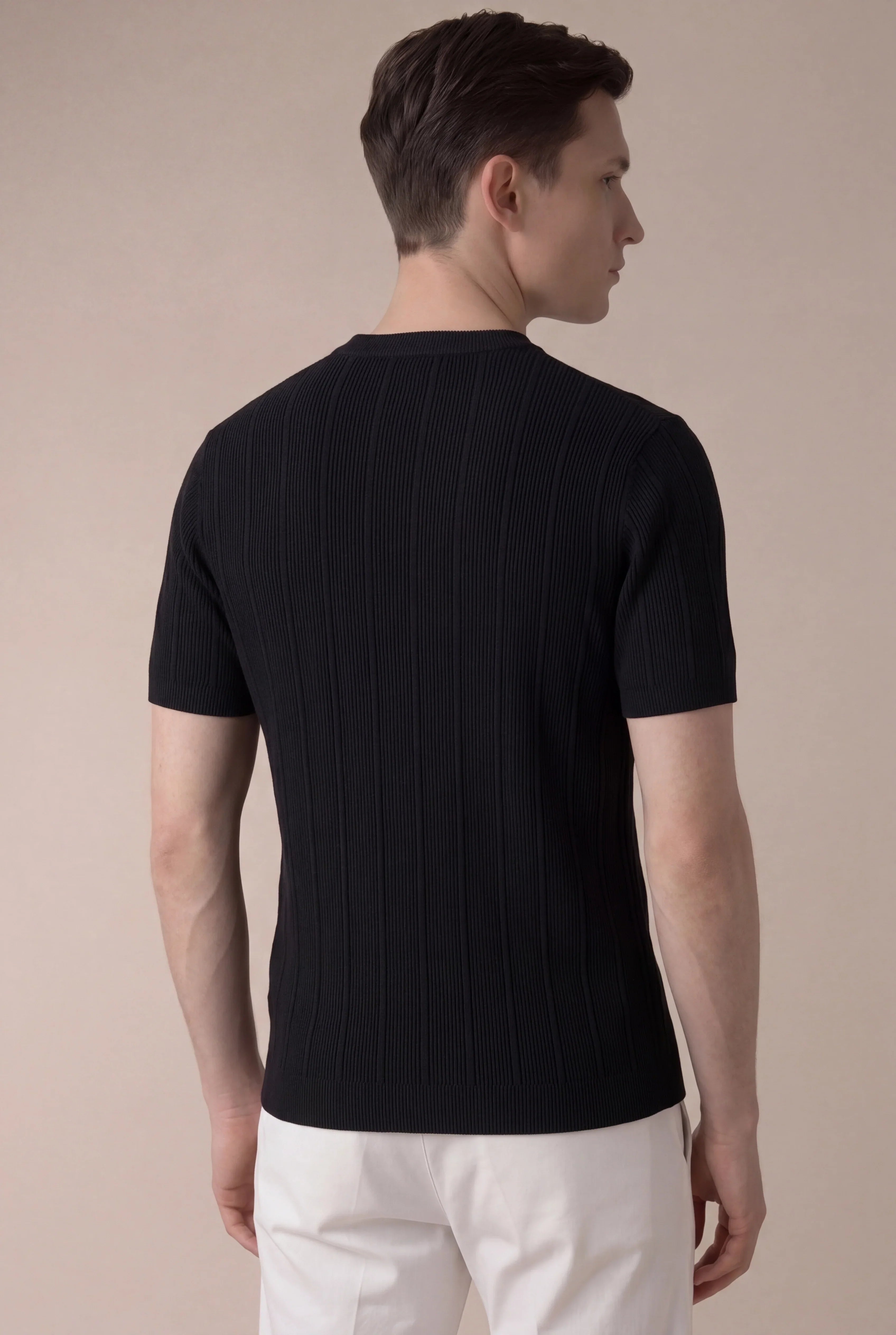 Elias - Camiseta Negra Elegante